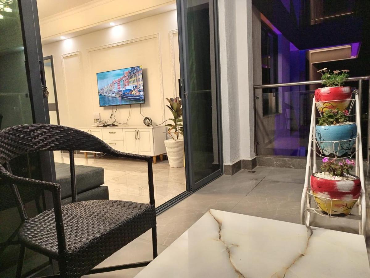 Stayrest Safari Tours New 3 Bedroom Apartments In Kilimani Nairobi With Rooftop Pool Exterior foto